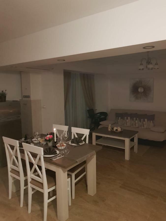 Apartament 2 Camere Ultracentral Римніку-Вилча Екстер'єр фото