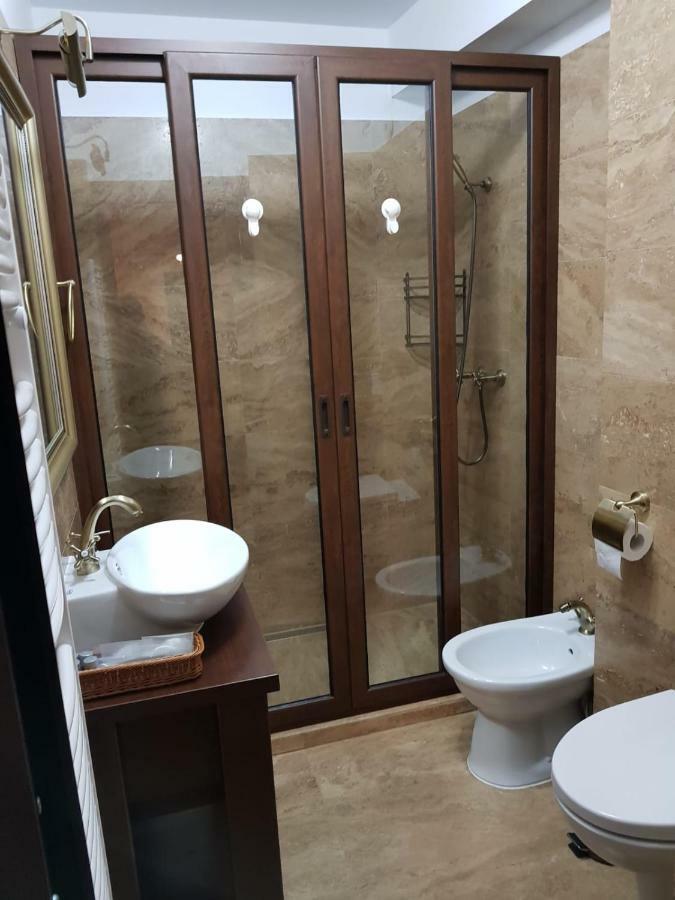 Apartament 2 Camere Ultracentral Римніку-Вилча Екстер'єр фото