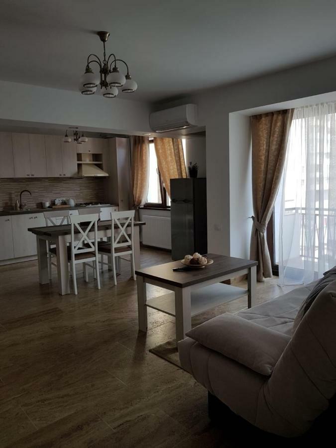 Apartament 2 Camere Ultracentral Римніку-Вилча Екстер'єр фото