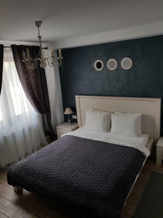 Apartament 2 Camere Ultracentral Римніку-Вилча Екстер'єр фото