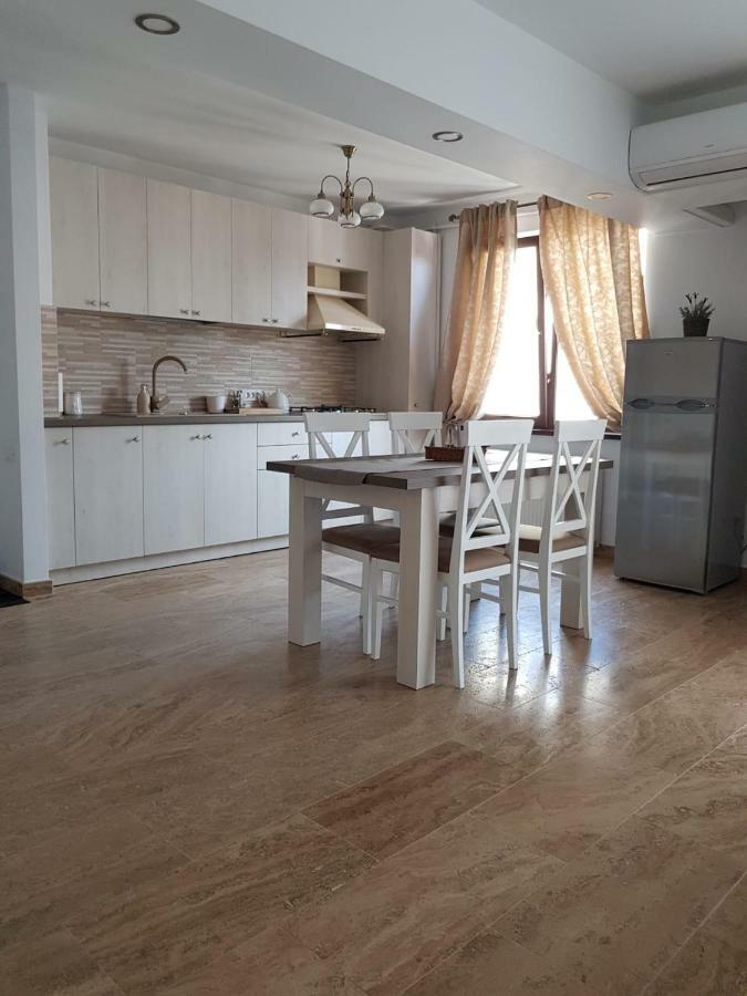 Apartament 2 Camere Ultracentral Римніку-Вилча Екстер'єр фото