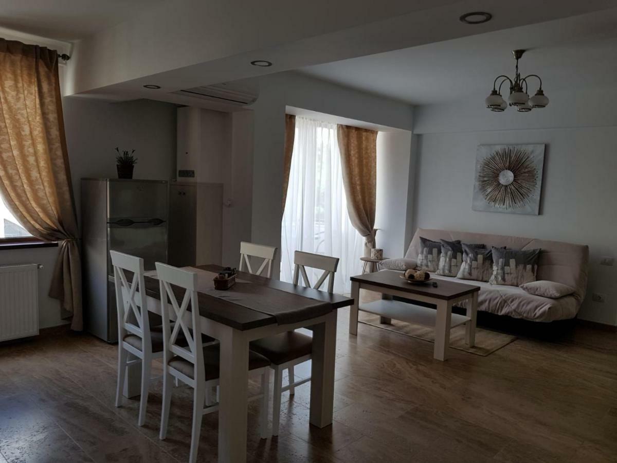 Apartament 2 Camere Ultracentral Римніку-Вилча Екстер'єр фото
