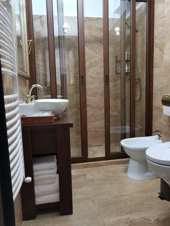 Apartament 2 Camere Ultracentral Римніку-Вилча Екстер'єр фото