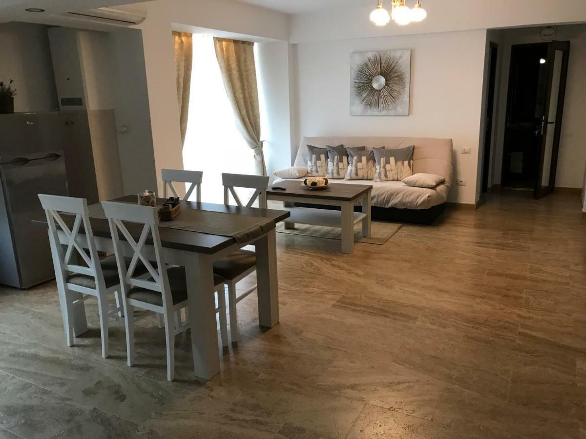 Apartament 2 Camere Ultracentral Римніку-Вилча Екстер'єр фото